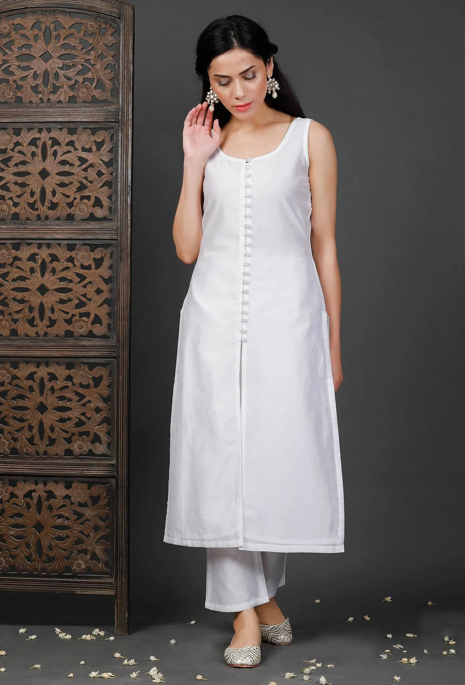 Set of 2: White Chanderi Kurta And Pants