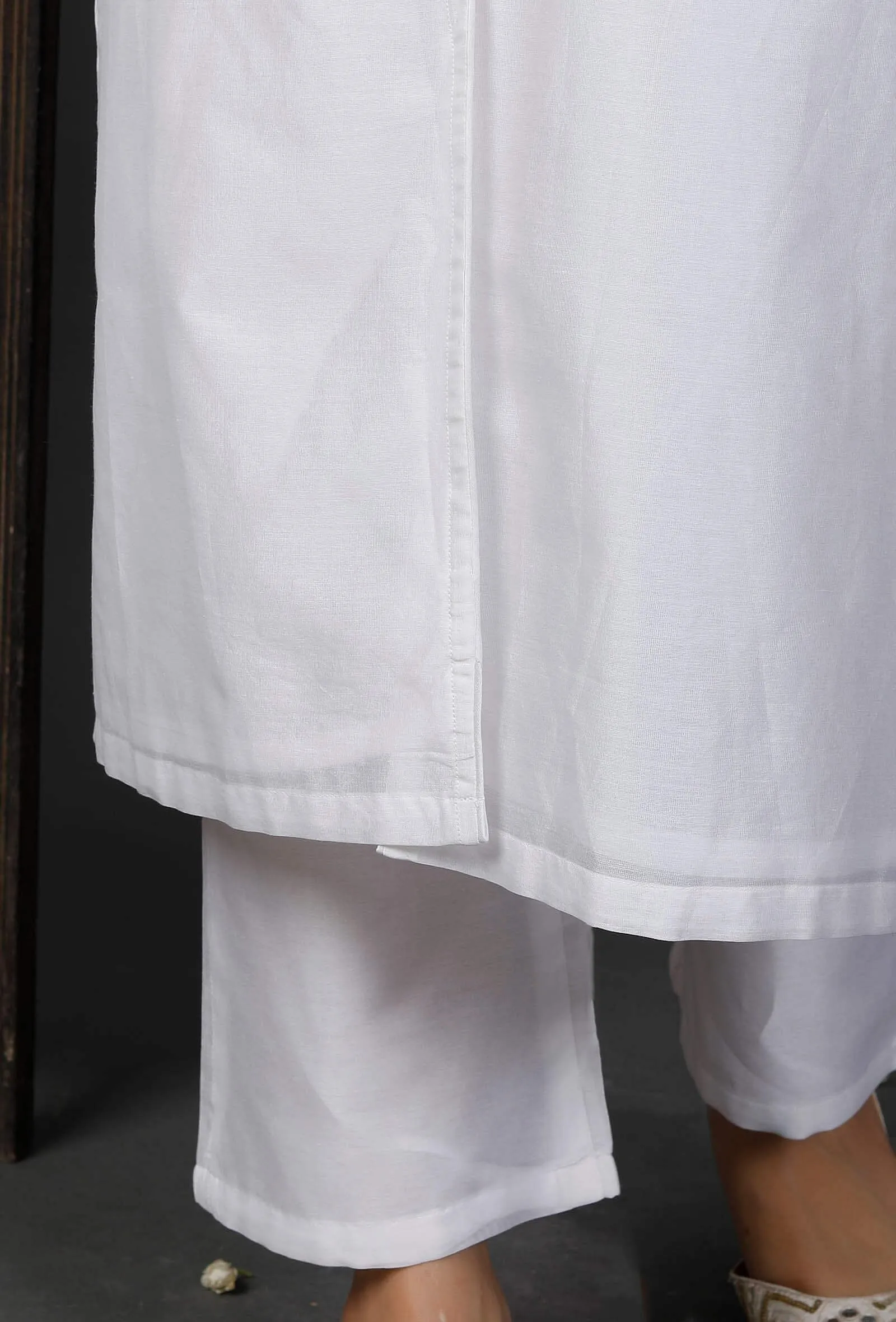 Set of 2: White Chanderi Kurta And Pants