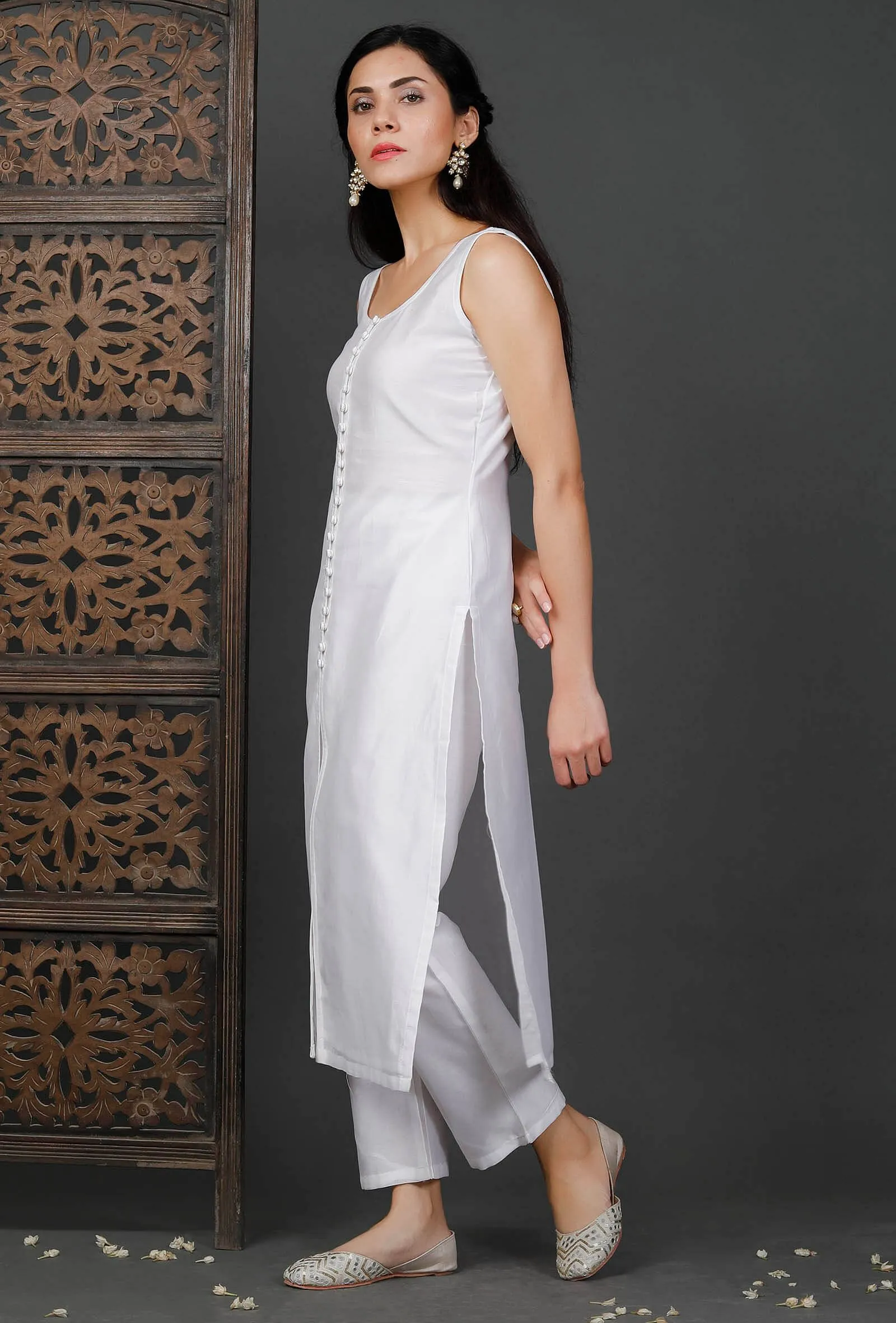 Set of 2: White Chanderi Kurta And Pants